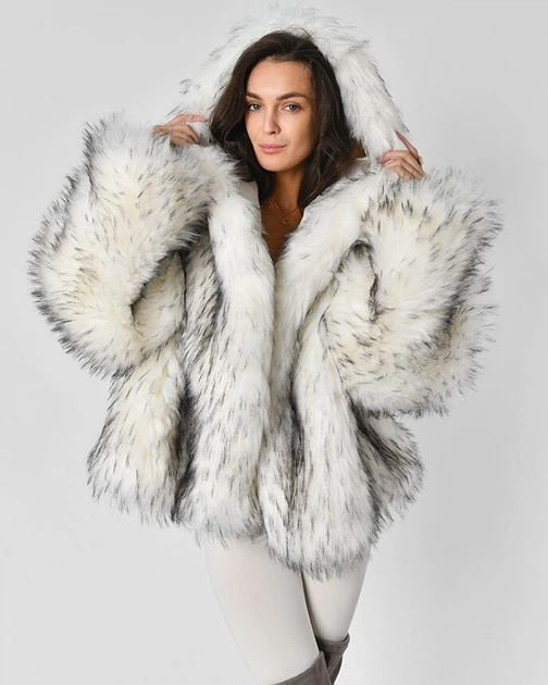 Шуба з еко хутра жіноча X-Woyz LS-8958-36 57176 ONE SIZE молочний - зображення 4