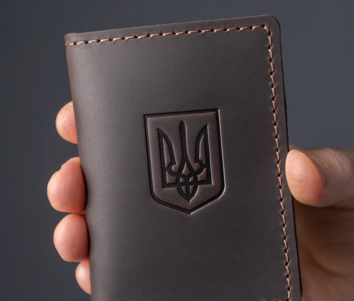Кожаная обложка на пластиковый айди id паспорт автодокументы права техпаспорт нового образца Velimirovich темно коричневая (шоколад) - изображение 5