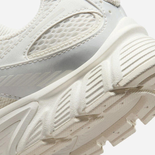 Жіночі кросівки Nike V5 RNR IQ0276-030 37.5 (6.5 US) 23.5 см Молочні (198727570446) - Фото 7 Жіночі кросівки Nike V5 RNR IQ0276-030 37.5 (6.5 US) 23.5 см Молочні (198727570446) - зображення 7