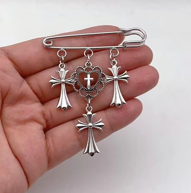 Брошь-булавка Fashion Jewerly многофункциональная с тремя крестами в готическом панк стиле Y2K брошь-фиксатор для декора одежды, серебристая (SVS) - Фото 4 Брошь-булавка Fashion Jewerly многофункциональная с тремя крестами в готическом панк стиле Y2K брошь-фиксатор для декора одежды, серебристая (SVS) - изображение 4