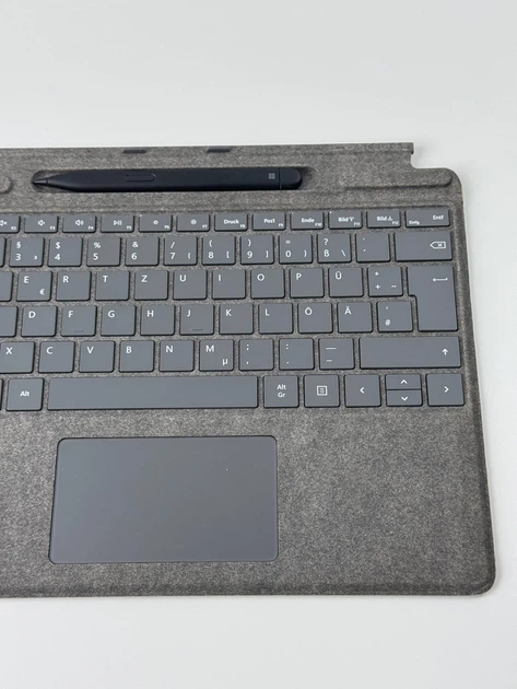 Клавіатура для планшета Microsoft Surface Pro Signature Keyboard QWERTZ Platinum (з тачпадом, з підсвіткою, німецька розкладка) (8X6-00065) - Б/В - Фото 3 Клавіатура для планшета Microsoft Surface Pro Signature Keyboard QWERTZ Platinum (з тачпадом, з підсвіткою, німецька розкладка) (8X6-00065) - Б/В - зображення 3