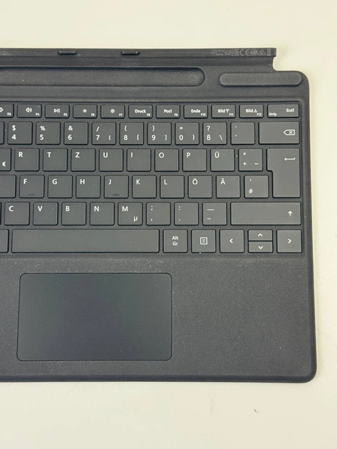 Клавіатура для планшета Microsoft Surface Pro Keyboard Black QWERTZ (з тачпадом, з підсвіткою, німецька розкладка) (8XA-00172) - Б/В - Фото 4 Клавіатура для планшета Microsoft Surface Pro Keyboard Black QWERTZ (з тачпадом, з підсвіткою, німецька розкладка) (8XA-00172) - Б/В - зображення 4