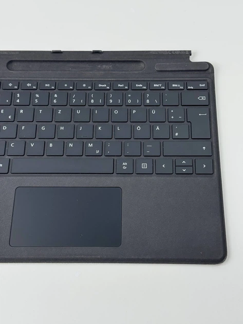 Чохол-клавіатура для планшета Microsoft Surface Pro Signature Keyboard QWERTZ Black (з тачпадом, з підсвіткою, німецька розкладка) (8XA-00005) - Б/В - Фото 4 Чохол-клавіатура для планшета Microsoft Surface Pro Signature Keyboard QWERTZ Black (з тачпадом, з підсвіткою, німецька розкладка) (8XA-00005) - Б/В - зображення 4