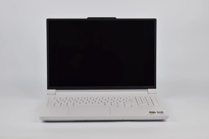 Игровой ноутбук Lenovo Legion Pro 7 16IAX10H U9 275HX / 32GB / 1TB / RTX 5080 / 16" WQXGA OLED 240Hz / RGB / Glacier white - Refurbished - изображение 6