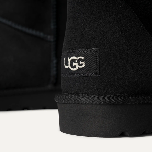 Дитячі уггі для дівчинки Замшеві Середні Чорні UGG Classic Short Kids Black (31, чорний) - Фото 4 Дитячі уггі для дівчинки Замшеві Середні Чорні UGG Classic Short Kids Black (31, чорний) - зображення 4