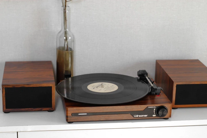 Вініловий програвач Udreamer Classic Original Wood з Bluetooth з колонками в комплекті, без кришки - Фото 8 Вініловий програвач Udreamer Classic Original Wood з Bluetooth з колонками в комплекті, без кришки - изображение 8