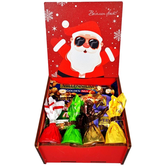 Подарок новогодний №31/2 "Веселый Санта", 560 г (15х15х7 см, в деревянной коробке), Уникальная конфета, (2026_31_2) - Фото 2 Подарок новогодний №31/2 "Веселый Санта", 560 г (15х15х7 см, в деревянной коробке), Уникальная конфета, (2026_31_2) - изображение 2