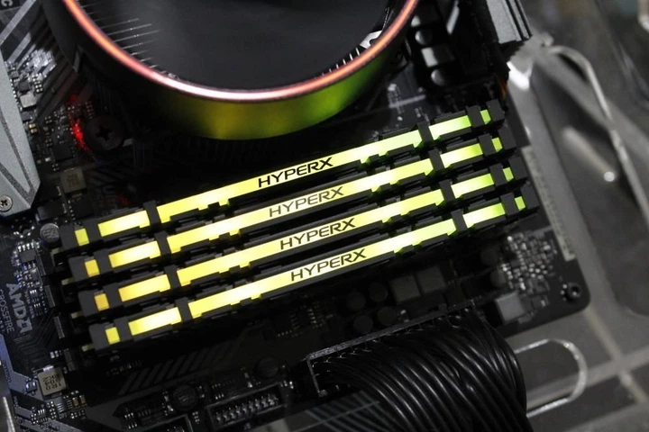 Модуль пам'яті Kingston DDR4 128Gb (4x32) HyperX Predator RGB 3200 Mhz (HX432C16PB3AK4/128) Б/в - зображення 2
