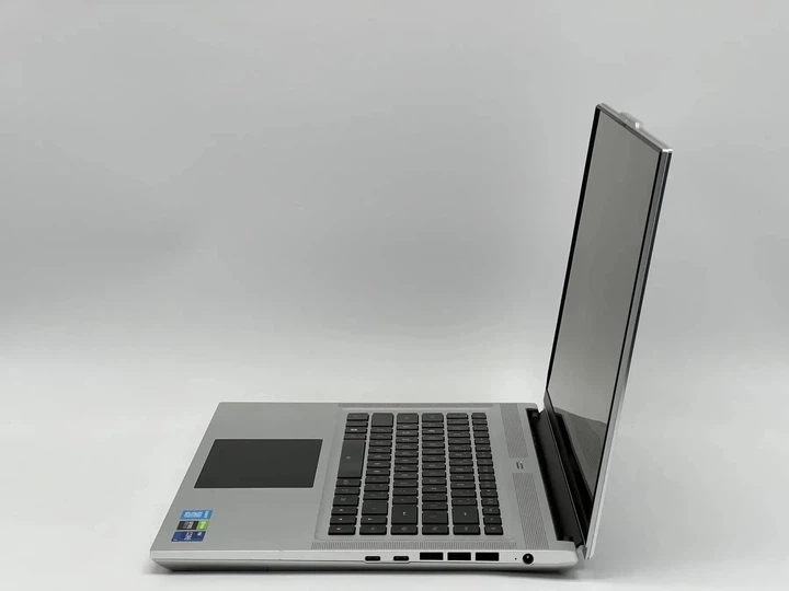 Ноутбук GIGABYTE 16 Aero 16 RP86 UHD+ OLED/Intel Core i7-12700H/32GB/1TB SSD/NVIDIA GeForce RTX 3070 Ti 8GB/DOS/Silver (SH2507046) Б/у - Фото 2 Ноутбук GIGABYTE 16 Aero 16 RP86 UHD+ OLED/Intel Core i7-12700H/32GB/1TB SSD/NVIDIA GeForce RTX 3070 Ti 8GB/DOS/Silver (SH2507046) Б/у - изображение 2