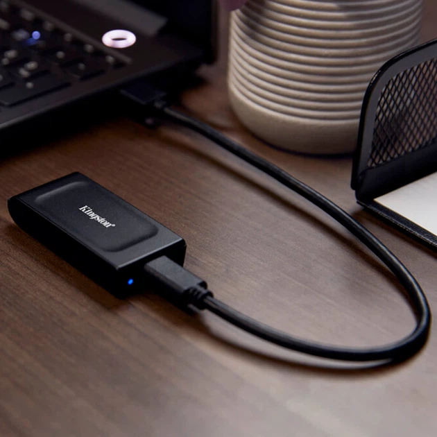 SSD диск Kingston SXS1000 USB 2.0ТB Black (SXS1000/2000G) - Фото 2 SSD диск Kingston SXS1000 USB 2.0ТB Black (SXS1000/2000G) - изображение 2