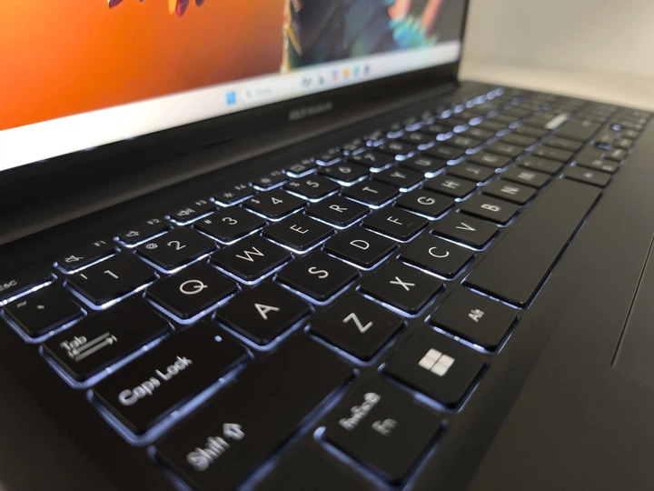Ноутбук Asus VivoBook 16 16.0 IPS Intel Core i7-1355U Ram 16GB SSD 512GB Intel Iris Xe Graphics Б/У - зображення 7