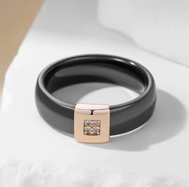 Каблучка чорна кераміка з цирконом (золото 585п) 7мм 16–22р Ceramic Square Shine GONCHAR & CO. ювелірний сплав — Розмір каблучки: 16р - Фото 5 Каблучка чорна кераміка з цирконом (золото 585п) 7мм 16–22р Ceramic Square Shine GONCHAR & CO. ювелірний сплав — Розмір каблучки: 16р - изображение 5