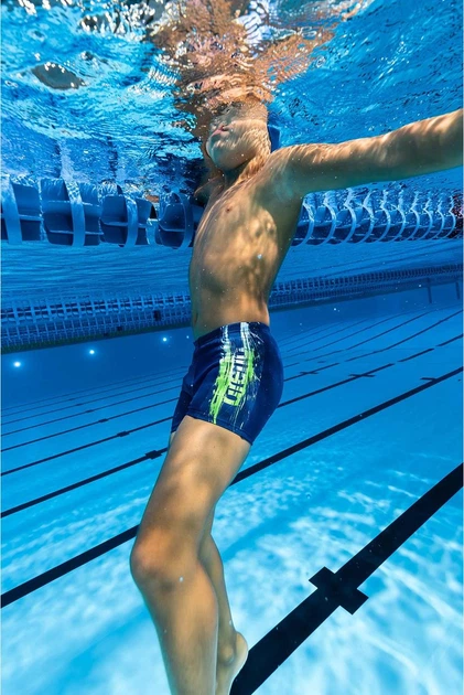 Плавки-шорты для мальчиков Arena PAINT SWIM SHORT темно-синий Дит 164 см - Фото 6 Плавки-шорты для мальчиков Arena PAINT SWIM SHORT темно-синий Дит 164 см - изображение 6