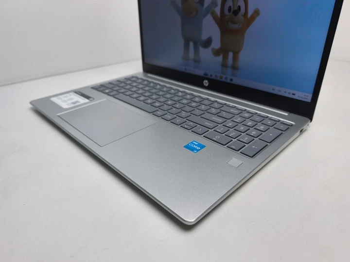 Ноутбук Hewlett Packard 15.6 HP 15 FHD IPS/Intel Core i3-N305/8GB/256GB SSD/Intel UHD Graphics/DOS/Silver (14399) Б/в - Фото 3 Ноутбук Hewlett Packard 15.6 HP 15 FHD IPS/Intel Core i3-N305/8GB/256GB SSD/Intel UHD Graphics/DOS/Silver (14399) Б/в - зображення 3