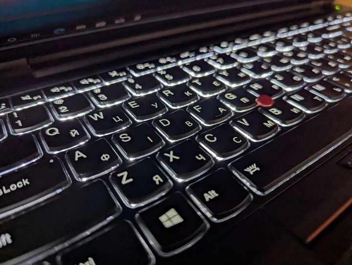 Мобильная рабочая станция Б-класс Lenovo ThinkPad P50 / 15.6" (3840x2160) IPS / Intel Core i7-6820HQ (4 (8) ядра по 2.7 - 3.6 GHz) / 32 GB DDR4 / 256 GB SSD / nVidia Quadro M2000M, 4 GB GDDR5, 128-bit / WebCam / TouchID / Windows 10 б/у + Подарок Мышь - Фото 7 Мобильная рабочая станция Б-класс Lenovo ThinkPad P50 / 15.6" (3840x2160) IPS / Intel Core i7-6820HQ (4 (8) ядра по 2.7 - 3.6 GHz) / 32 GB DDR4 / 256 GB SSD / nVidia Quadro M2000M, 4 GB GDDR5, 128-bit / WebCam / TouchID / Windows 10 б/у + Подарок Мышь - изображение 7