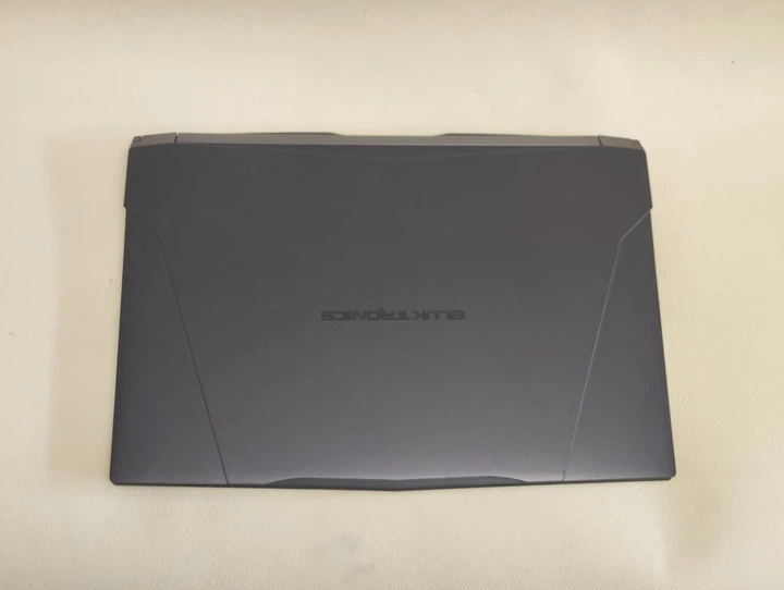 Ігровий ноутбук Eluktronics Eluktro Pro Notebook N850HK / 17.3" (1920x1080) IPS / Intel Core i7-7700HQ (4 (8) ядра по 2.8 - 3.8 GHz) / 16 GB DDR4 / 256 GB SSD / nVidia GeForce GTX 1050 Ti, 4 GB GDDR5, 128-bit / WebCam б/в - Фото 7 Ігровий ноутбук Eluktronics Eluktro Pro Notebook N850HK / 17.3" (1920x1080) IPS / Intel Core i7-7700HQ (4 (8) ядра по 2.8 - 3.8 GHz) / 16 GB DDR4 / 256 GB SSD / nVidia GeForce GTX 1050 Ti, 4 GB GDDR5, 128-bit / WebCam б/в - зображення 7