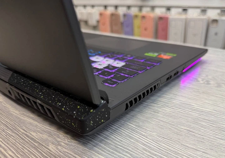 Игровой ноутбук Б-класс Asus ROG Strix G713PV-WS94 / 17.3" (2560x1440) IPS / AMD Ryzen 7 7745HX (8 (16) ядер по 3.6 - 5.1 GHz) / 16 GB DDR5 / 512 GB SSD / nVidia GeForce RTX 4060, 8 GB GDDR6, 128-bit / WebCam б/у - Фото 4 Игровой ноутбук Б-класс Asus ROG Strix G713PV-WS94 / 17.3" (2560x1440) IPS / AMD Ryzen 7 7745HX (8 (16) ядер по 3.6 - 5.1 GHz) / 16 GB DDR5 / 512 GB SSD / nVidia GeForce RTX 4060, 8 GB GDDR6, 128-bit / WebCam б/у - изображение 4