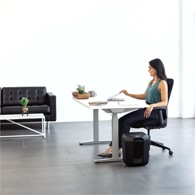 Шредер Fellowes Powershred LX45 Cross-Cut P-4 17 л Black (043859764778) - Фото 4 Шредер Fellowes Powershred LX45 Cross-Cut P-4 17 л Black (043859764778) - изображение 4
