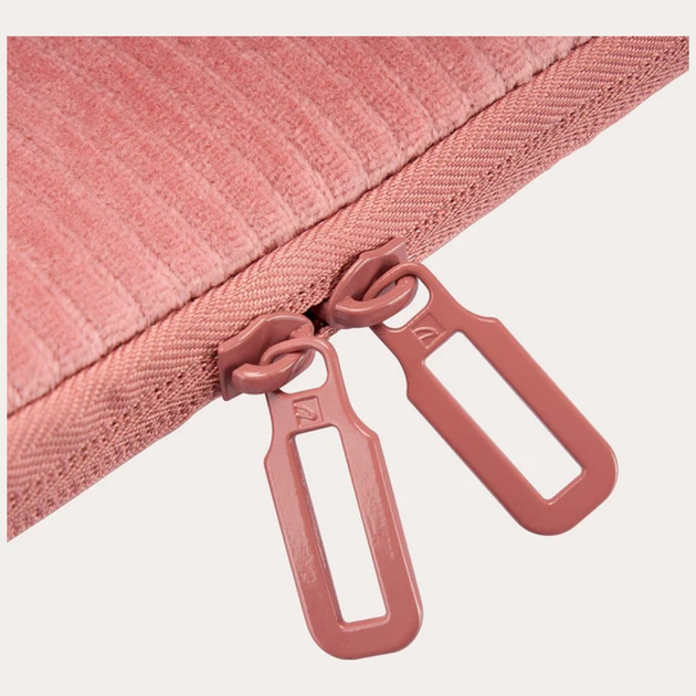 Чохол Tucano Velluto 2 Sleeve для MacBook 16" Pink (8020252224339) - Фото 5 Чохол Tucano Velluto 2 Sleeve для MacBook 16" Pink (8020252224339) - зображення 5