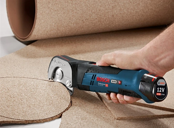 Аккумуляторные универсальные ножницы Bosch Professional GUS 12V-300 (06019B2901) - Фото 2 Аккумуляторные универсальные ножницы Bosch Professional GUS 12V-300 (06019B2901) - изображение 2