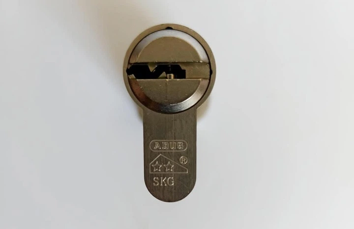Цилиндр Abus M12R(X12R) 100мм (70х30) ключ/ключ 5 кл. никель/сатин (1 шт) - Фото 2 Цилиндр Abus M12R(X12R) 100мм (70х30) ключ/ключ 5 кл. никель/сатин (1 шт) - изображение 2
