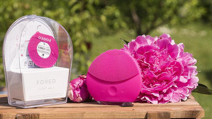 Электрическая щеточка для очищения лица Foreo LUNA mini 2 FUCHSIA