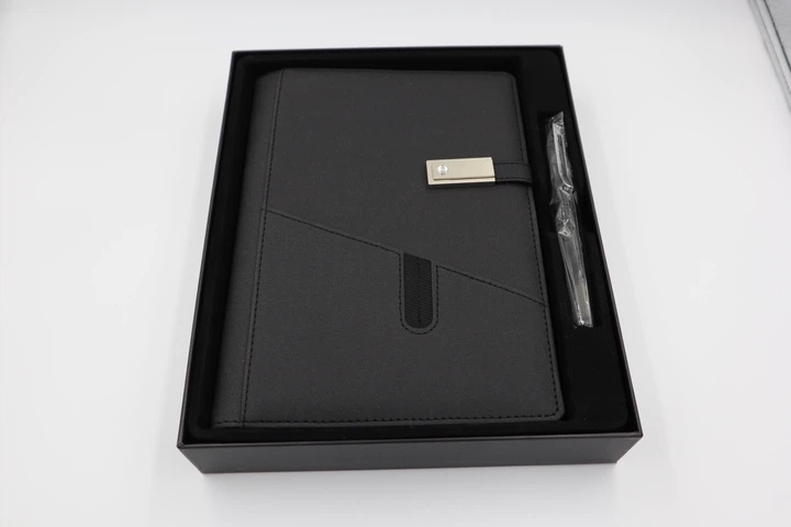 Блокнот, ежедневник, дневник с флешкой 16 Гб и Powerbank + комплект USB-выходов Черный - изображение 2