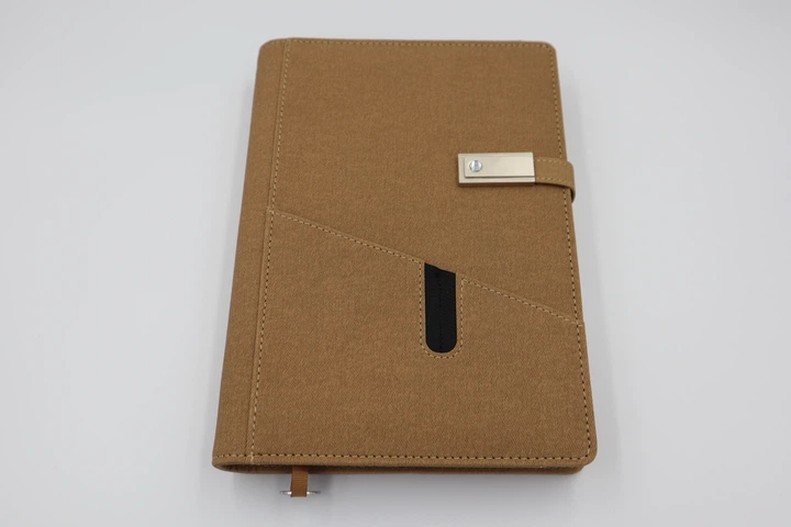 Блокнот, щоденник, щоденник з флешкою 16 Гб і Powerbank + комплект USB-виходів Коричневий - зображення 3