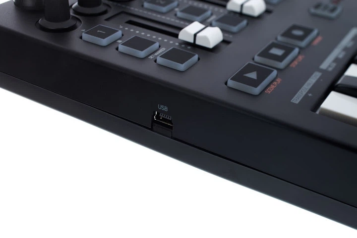 MIDI-контроллер Reloop Keyfadr - Фото 3 MIDI-контроллер Reloop Keyfadr - изображение 3