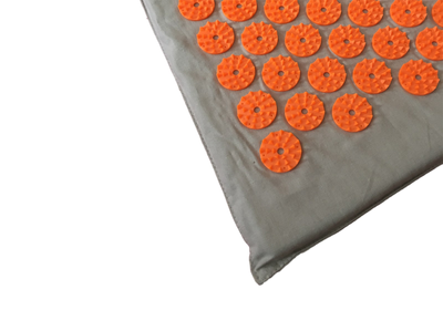 Акупунктурний масажний килимок (аплікатор Кузнєцова) Rao 76*48 см Сірий з оранжевим