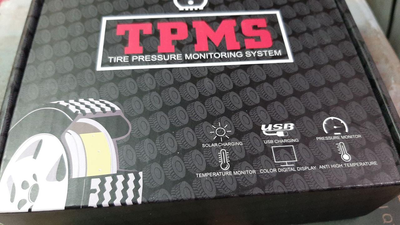 TPMS система контролю тиску і температури в шинах, зовнішні датчики, кольоровий дисплей