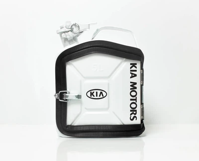 Подарок для мужчин Канистра-бар 5 л с маркой авто KIA Белая + 2 стакана в подарок Shop Monkeys (KA-KIA-4609)