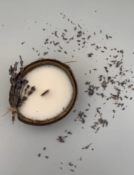 Ароматическая свеча Tvoj svet соевая ручной работы в скорлупе кокоса с добавлением натуральных эфирных масел Лаванда 