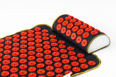 Масажний килимок Аплікатор Кузнєцова + валик масажер для спини/шиї/ніг/стоп/голови/тіла OSPORT (n-0009) Чорно-червоний