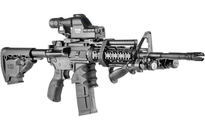 Накладка FAB Defense MWG на шахту магазину AR15/M16. Колір - оливковий