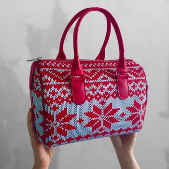 Сумка бочонок Barrel Червоний зимовий орнамент 28x18x17 см