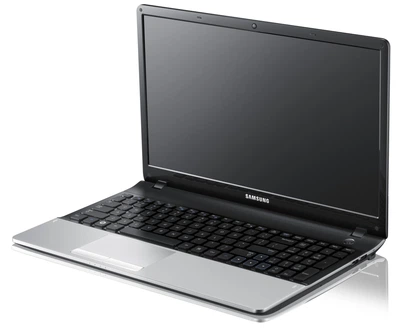 Samsung NP300E 15.6" Intel B940 4 RAM 500HDD Intel HD 3000/GeForce 520M з 1 Гб Б/У