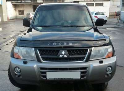 Дефлектор капота Mitsubishi Pajero 1999-2006 с логотипом Vip Tuning