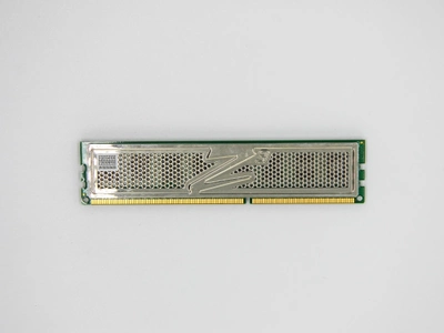 Игровая оперативная память OCZ Platinum Series DIMM 2Gb DDR3 1333MHz PC3-10600 CL7 (OCZ3P1333LV6GK) Б/у