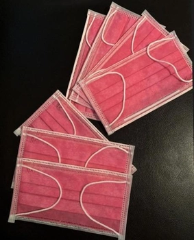Маска медицинская Славна трехслойная на резинках с носовым зажимом нестерильная 50 штук в пакете Розовый