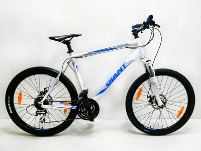Велосипед Giant Revel 1 26″ (рама 21″, белый/синий, б/у)