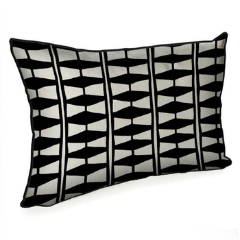 Подушка інтер'єрна з мішковини Black and white ornament 45x32 см