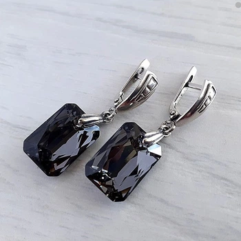 Сережки Hand Made з кристалами Сваровські в якості подарунка