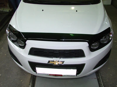 Дефлектор капота Chevrolet Aveo 2011- без логотипа Sim