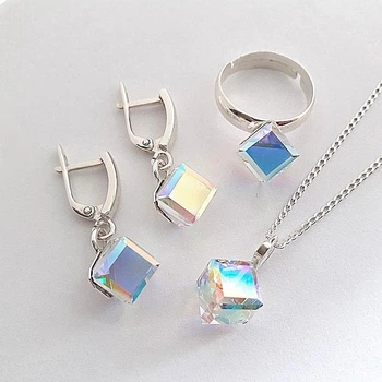 Комплект прикрас на весілля з кристалами Swarovski (ціна без ланцюжка)