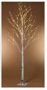 Декоративное световое оформление деревьев светящимися гирляндами.