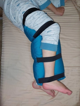 Подушка от скрещивания ног во время сна 33 х 21х 8 ТМ Лежебока, синяя