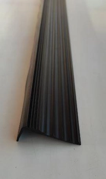 Резиновая антискользящая накладка на ступени 50х20 мм Длина 1 м Черная