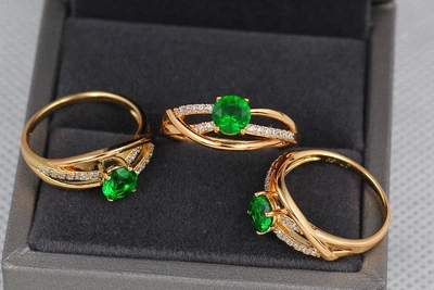 Кільце Xuping Jewelry хвилі з зеленим каменем р 17 золотисте