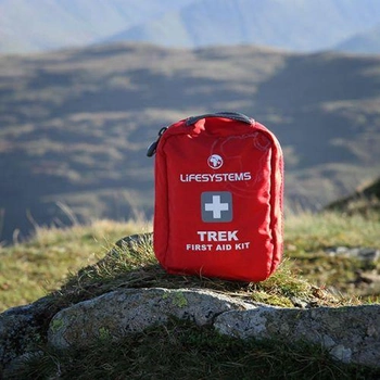 Аптечка Lifesystems Trek First Aid Kit червона